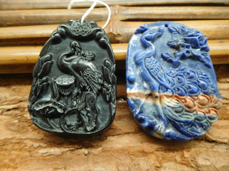 Tierschnitzerei Obsidian Perle. Edelstein Schnitzel Pfau Anhänger. Schnitzerei Weihnachtsgeschenk. Handamde Geschenk | B3966 von CraftStoreGoods