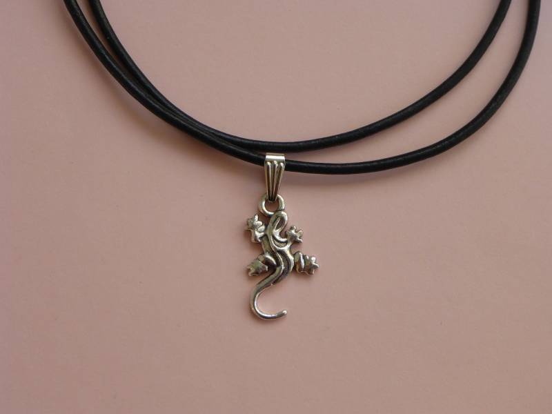 Eidechse Charm Halskette, Reptil Basilisken Antik Silber Charm, Tibet Silber, Gewachste Kordel Halskette - Echse von CraftVogel