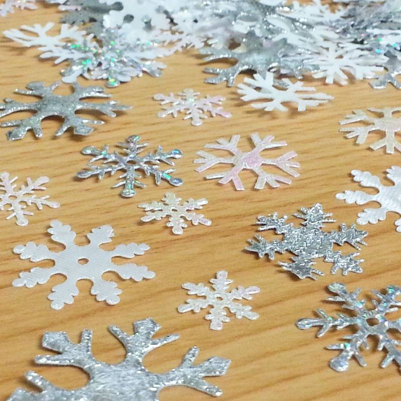 Craftbuddyus 200 X Mixed Sparkly Stoff Weihnachten Schneeflocke Motive Toppers Verzierungen von CraftbuddyUS