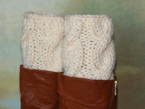 Handgestrickte Elfenbein-Zopfmuster Bootmanschetten Wollmischung Beinwärmer von Craftbyagashop