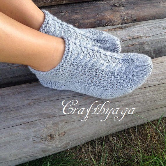 Handgestrickte Wollhausschuhe Kuschelige Wintersocken Für Frauen von Craftbyagashop