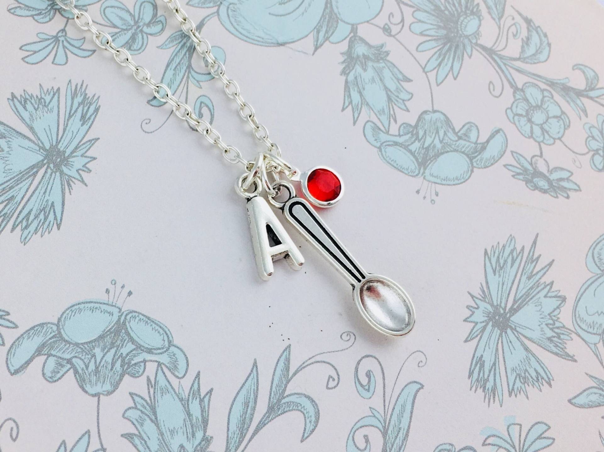 Löffel Halskette, Personalisiertes Geschenk, Initial Charm Und Geburtsstein Kristall, Theorie, Fibromyalgie Unsichtbare Krankheit, Neuheit von CraftchemyGiftShop