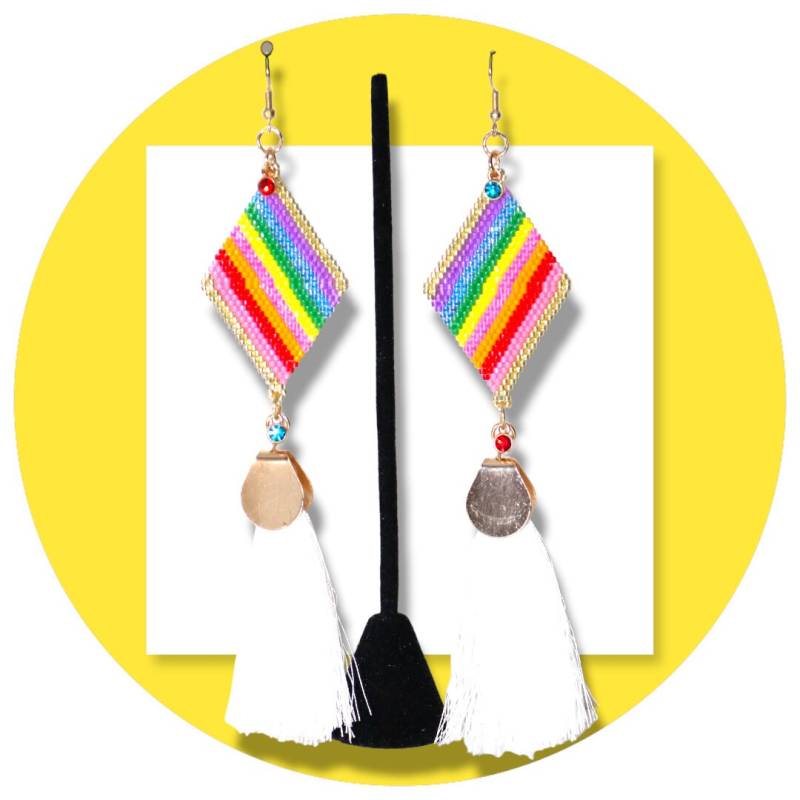 Lange Regenbogen Ohrhänger Mit Quaste von CraftedByCristinaCo