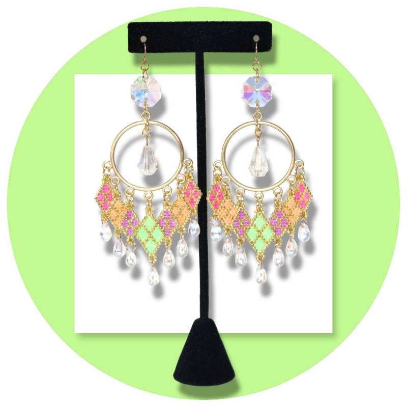 Perlen Sommer Creamsicle Chandelier Ohrringe von CraftedByCristinaCo