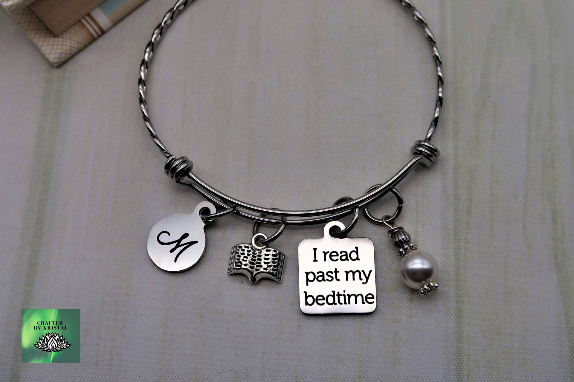 I Read Past My Bedtime, Armband Erweiterbar Armreif Bettelarmband Für Frauen, Personalisierte Geschenke, Buchschmuck, Buchgeschenke Buchliebhaber von CraftedByKristal