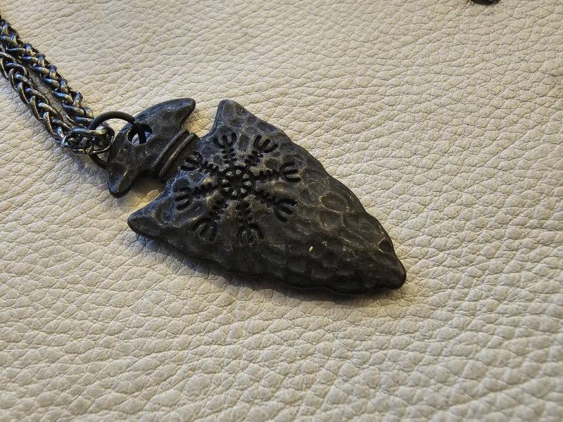 Ægishjálmur Pfeilspitze Anhänger | Vikings Amulett Helm Der Ehrfurcht Handgefertigtes Eisenmedaillon Nordic Talisman Wikinger Schmuck von CraftedRelicsDe