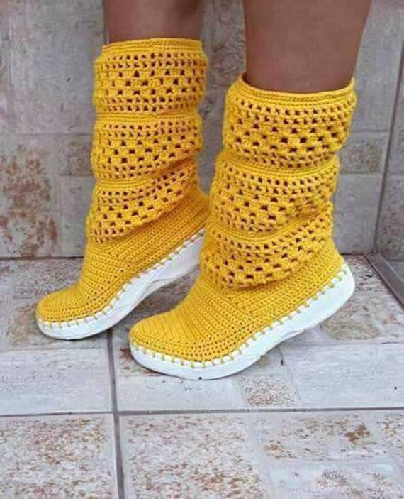 Handgefertigte Häkel-stiefel Gelbe Baumwollmischung, Gummisohle Handgefertigte Häkel-stiefel Gelbe Baumwollmischung, Gummisohle von CrafterlyShoes