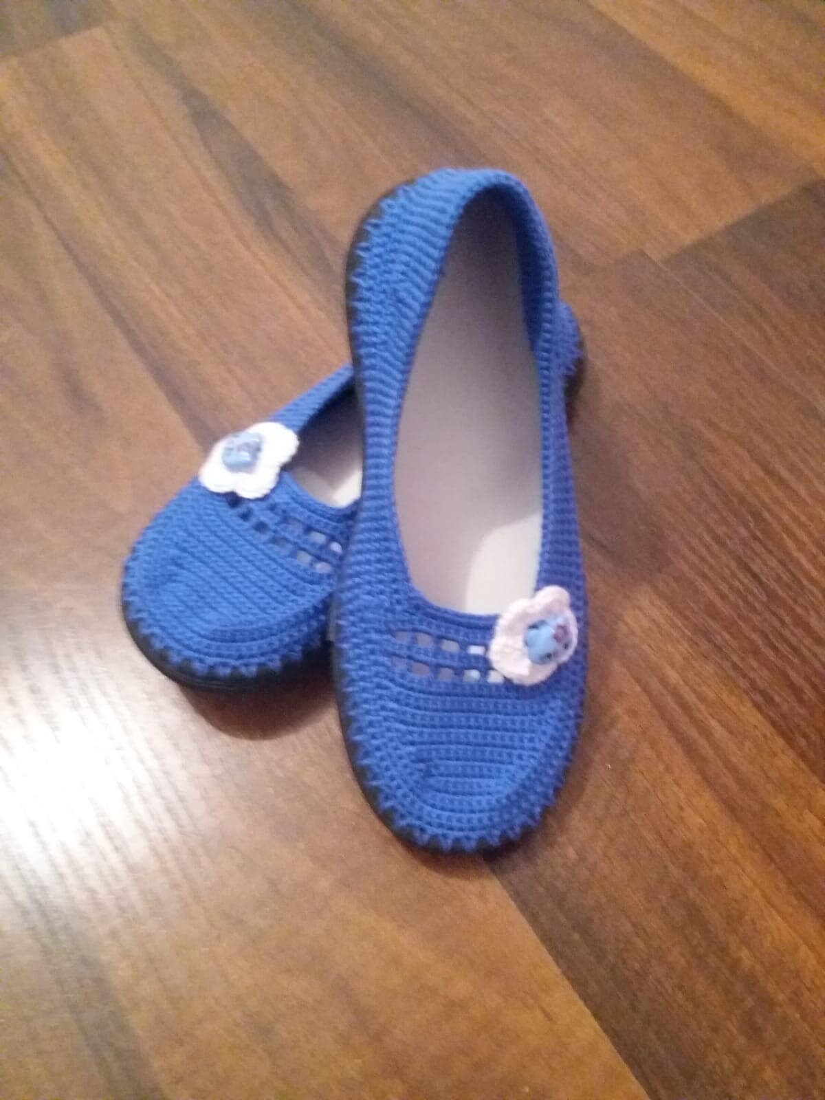 Crochet Crafterly Espadrilles, Blau & Schwarz, Weiße Blume Crochet Crafterly Espadrilles, Blau & Schwarz, Weiße Blume von CrafterlyShoes