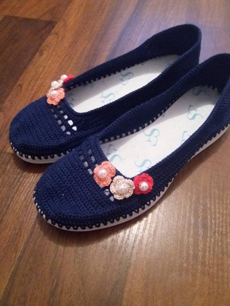 Gehäkelte Crafterly Espadrilles, Blau & Weiß, 3 Blumen Gehäkelte Crafterly Espadrilles, Blau & Weiß, 3 Blumen von CrafterlyShoes