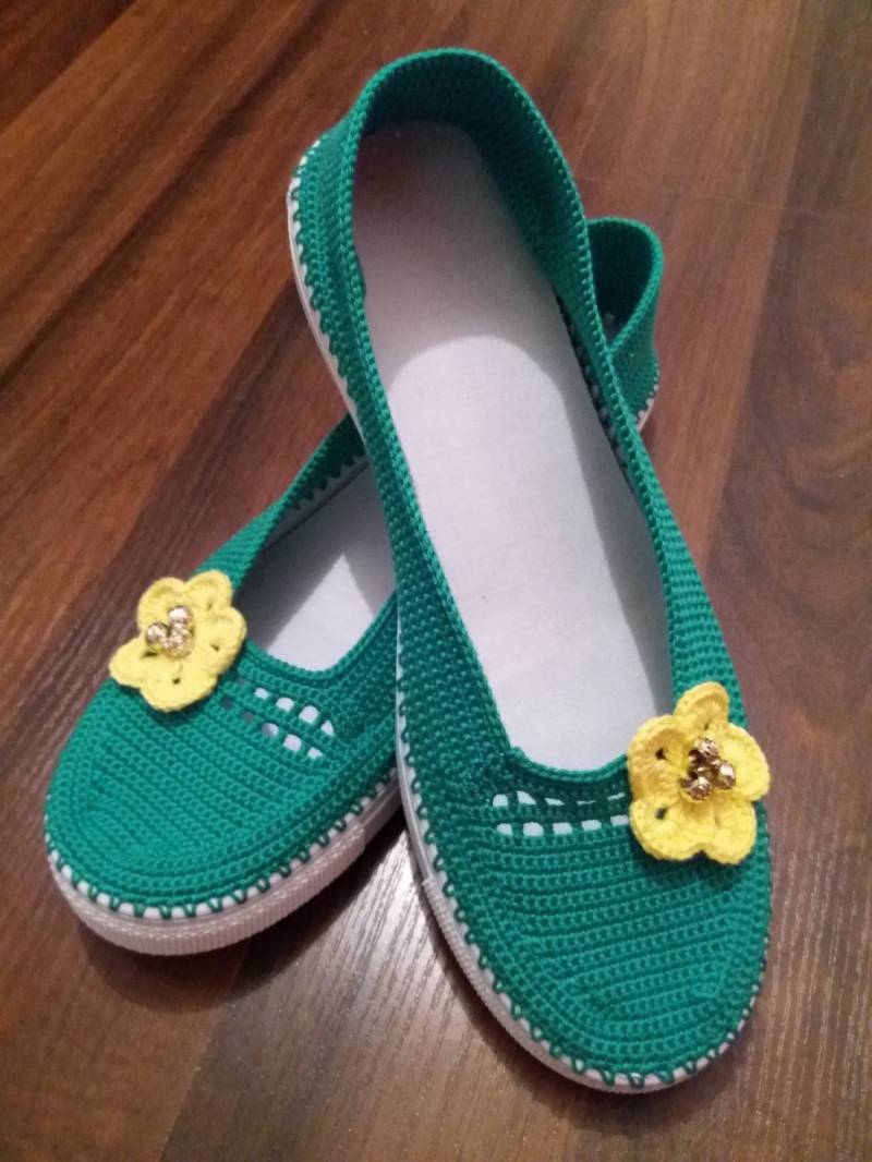 Gehäkelte Crafterlyboots Espadrilles, Grün, Gelbe Blume Gehäkelte Crafterlyboots Espadrilles, Grün, Gelbe Blume von CrafterlyShoes