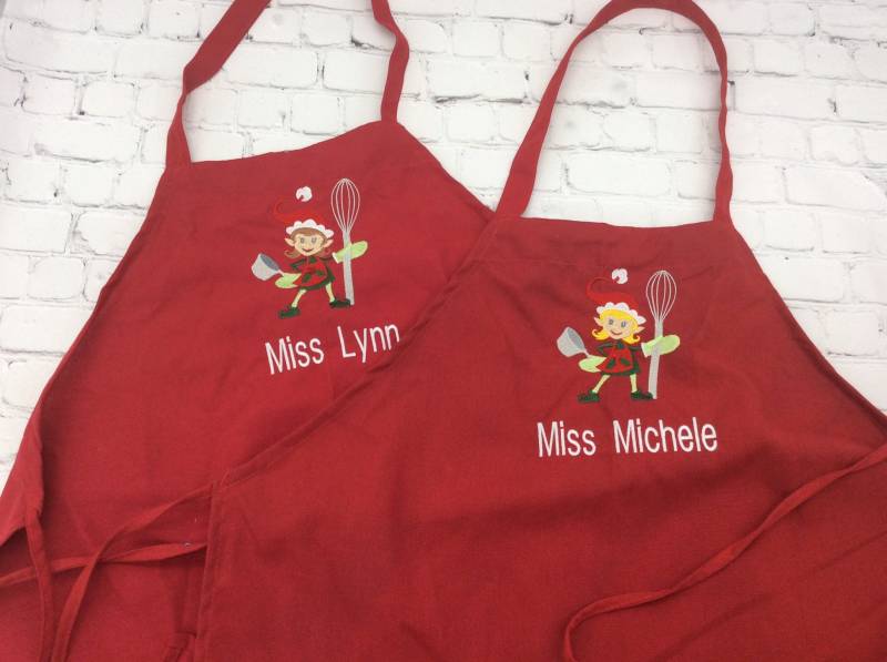 Elfen Schürze Personalisierte Weihnachtsschürze Kinder Kinderschürze Erwachsene Weihnachtsgeschenk Für Kleinkind Backen Apon von Crafting4Caleb
