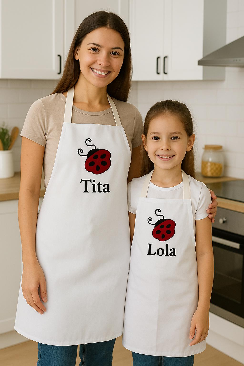 Marienkäfer Personalisierte Schürze Kinder Geschenk Für Mädchen Geburtstagsgeschenk Kunst Geburtstag Dekor Mama Marienkäfer Personalisierte Schürze Kinder Geschenk Für Mädchen Geburtstagsgeschenk Kunst Geburtstag Dekor Mama von Crafting4Caleb