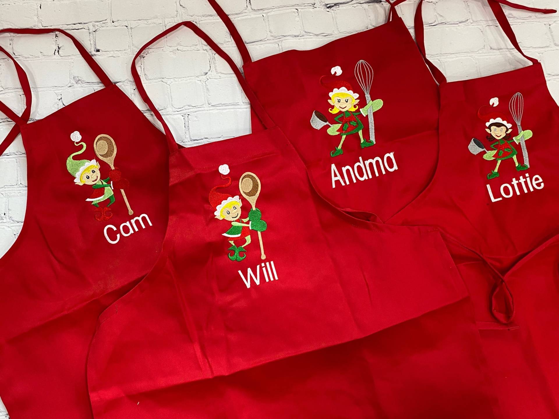 Weihnachtsschürze Personalisierte Kinder Schürze Kinderschürze Erwachsene Weihnachtsgeschenk Für Kleinkind Backen Apon Weihnachtsschürze Personalisierte Kinder Schürze Kinderschürze Erwachsene Weihnachtsgeschenk Für Kleinkind Backen Apon von Crafting4Caleb