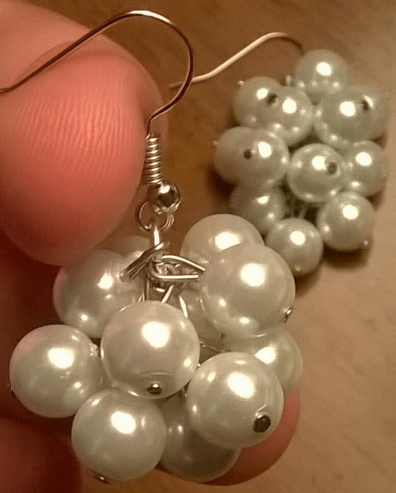 Perlmutt Weiß Perlen Baumelnde Ohrringe Schmuck Schöne Geschenk-Idee Perlmutt Weiß Perlen Baumelnde Ohrringe Schmuck Schöne Geschenk-Idee von CraftsByMissAmira
