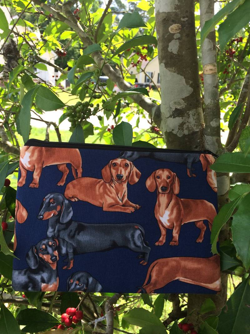 Dackel Stoff Reißverschluss Federmäppchen, Münze Beutel, Gutscheinhalter, Make Up Tasche, Kosmetiktasche von CraftsByNess