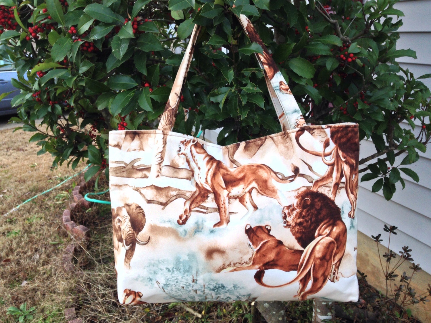 Löwen Und Elefanten Tote Bag, Stofftasche, Schultertasche, Geschenke, Wickeltasche, Büchertasche von CraftsByNess