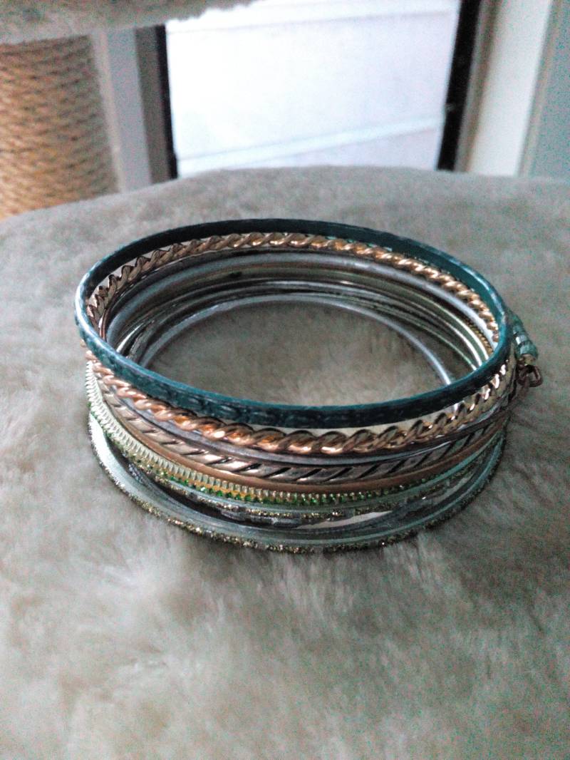 Grün, Gold Muster Stacking Armreif Armbänder von CraftsNJewellery