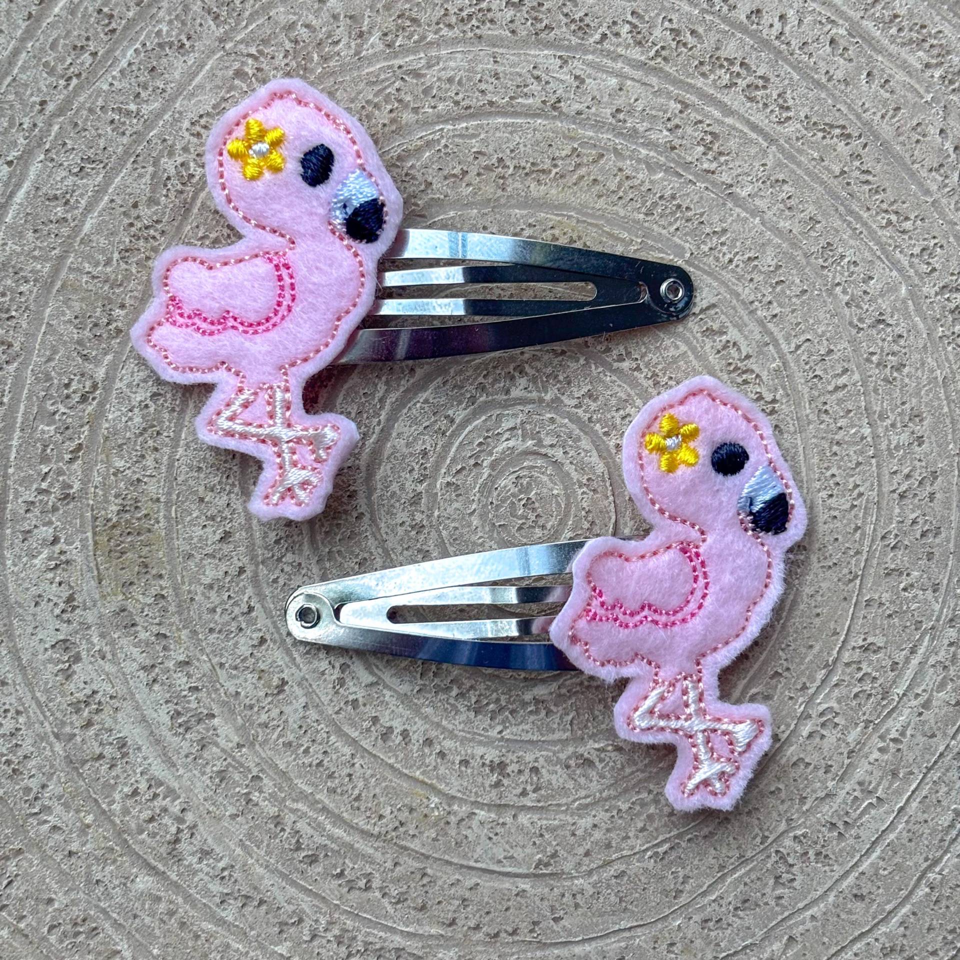 Flamingo-Haarspangen Flamingo-Haarspangen von CraftsSewSweet