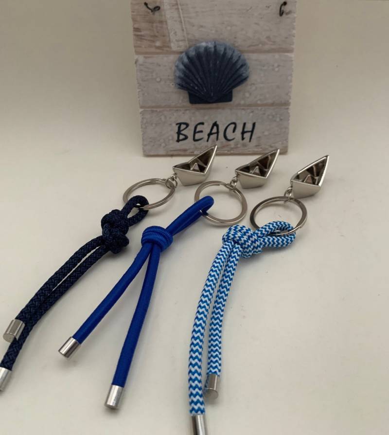 Maritimer Schlüsselanhänger Mit 3 D Boot Aus Edelstahl von CraftsVM