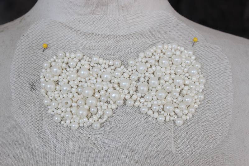 Bestickt Und Perlen Schleife Applikation Off White Farbe 1 Stück Angebot Bestickt Und Perlen Schleife Applikation Off White Farbe 1 Stück Angebot von CraftsWarehouseHub