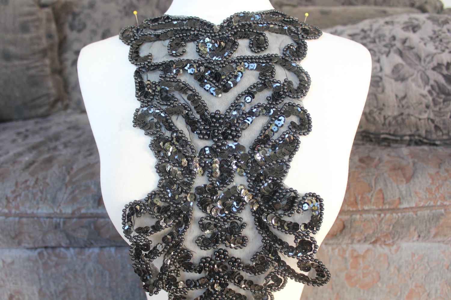 Cute Bestickt Und Perlen Organza Applikation Schwarze Farbe 1 Stück Auflistung von CraftsWarehouseHub