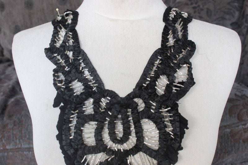 Cute Bestickt Und Perlenapplikation Schwarze Farbe von CraftsWarehouseHub