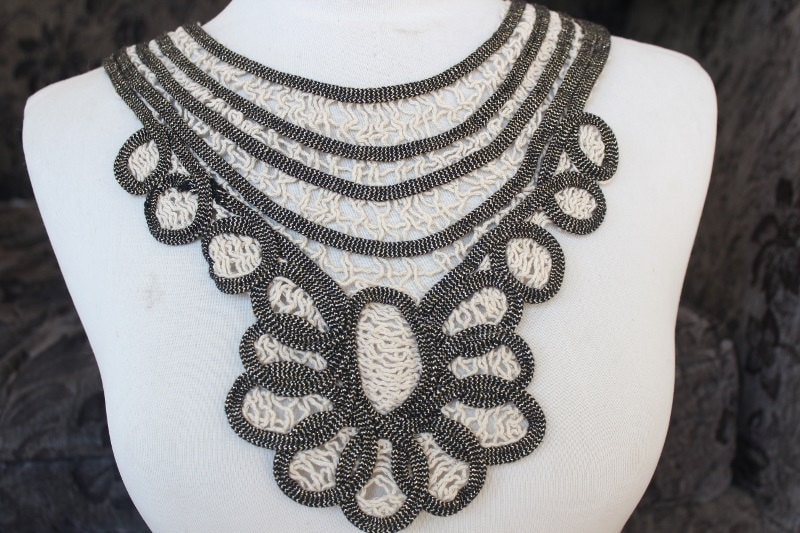 Elfenbein Farbe Niedlich Bestickt Applikation 1 Stück Auflistung von CraftsWarehouseHub