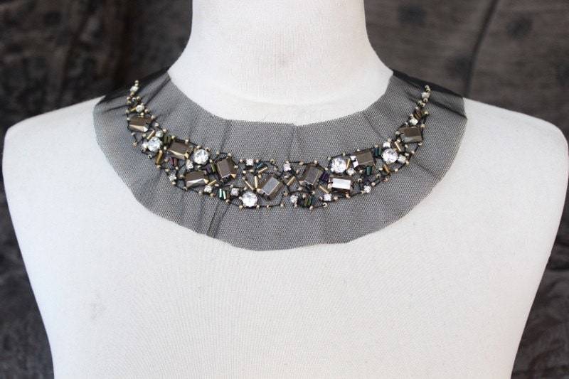 Farbe Schwarz Bestickt Und Perlen Applikation Mit Strass 10 1/2 Zoll Lang 1 Breit in Der Mitte von CraftsWarehouseHub