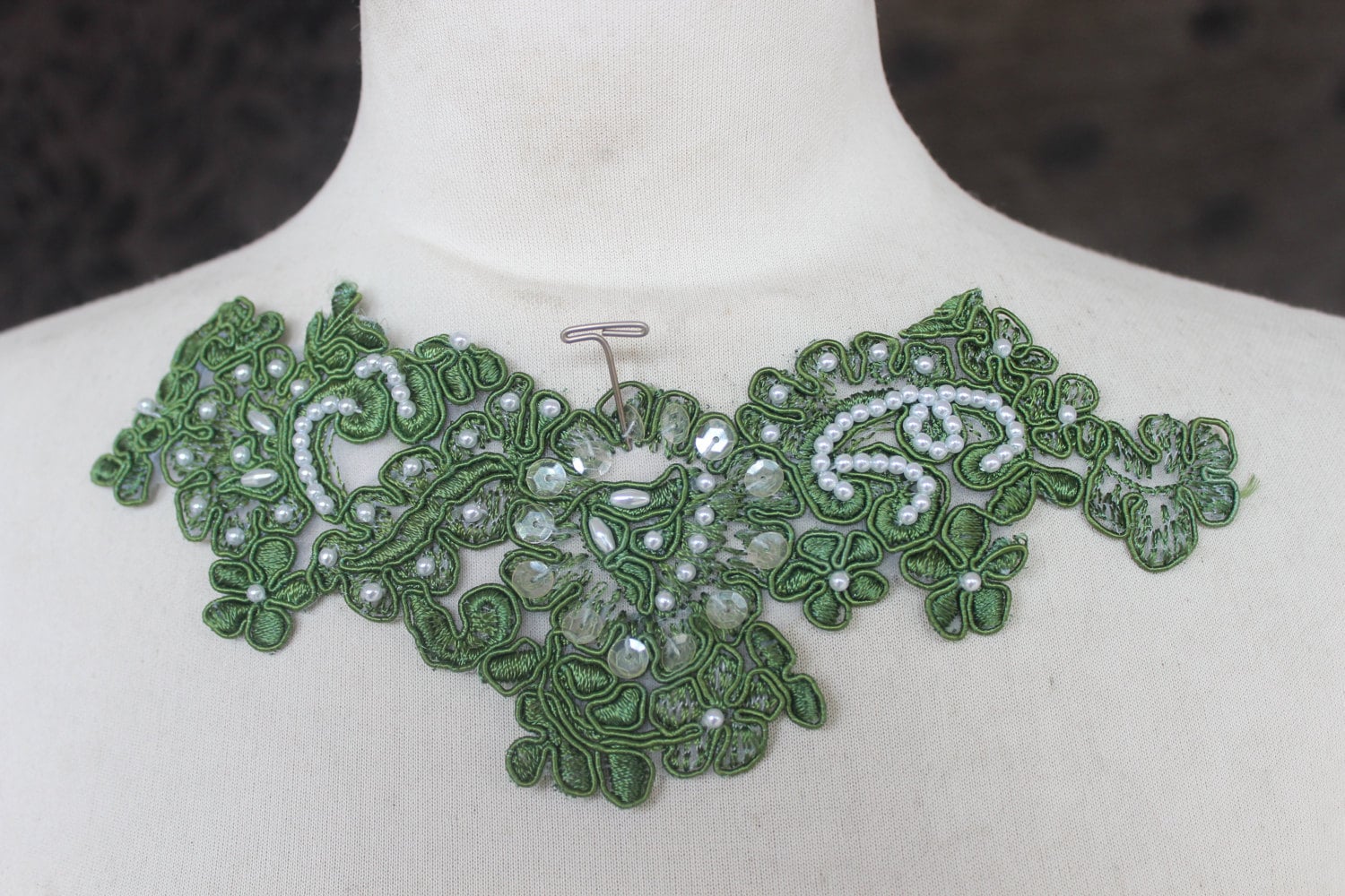 Grüne Farbe Nähen Von Applikationen Trimmen/Süsse Bestickte Und Mit Perlen Besetzte Organza Applikation 1 Stück von CraftsWarehouseHub