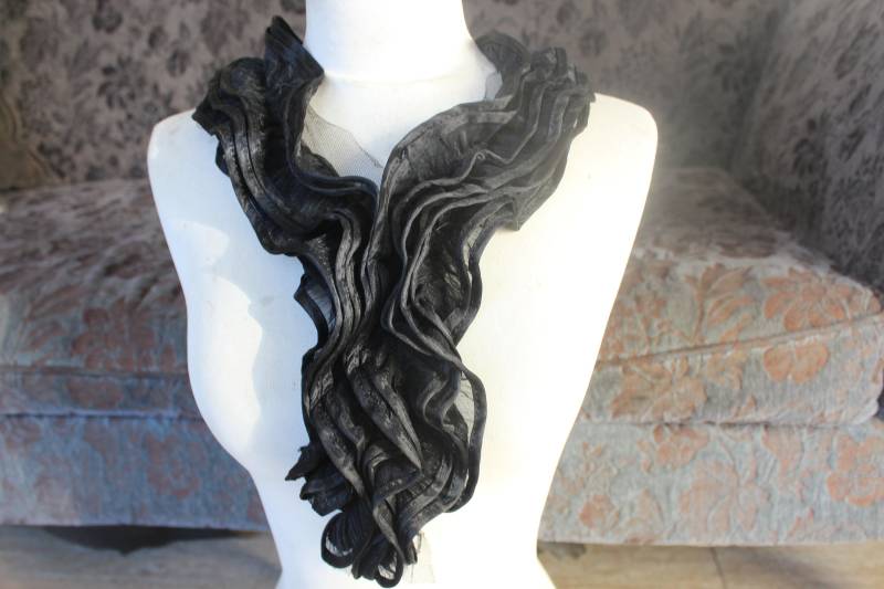 Nett Verrauchte Applique Joch Schwarze Farbe 1 Stück Auflistung von CraftsWarehouseHub