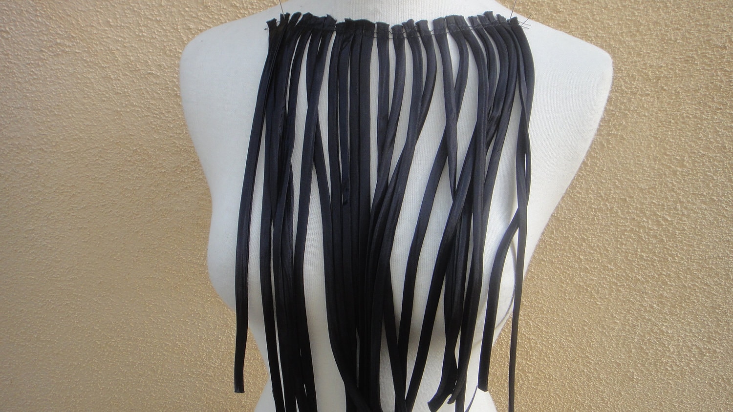 Nette Applikation Schwarze Farbe 7 1/2 Zoll Breit An Der Spitze 14 Lang in Mitte von CraftsWarehouseHub