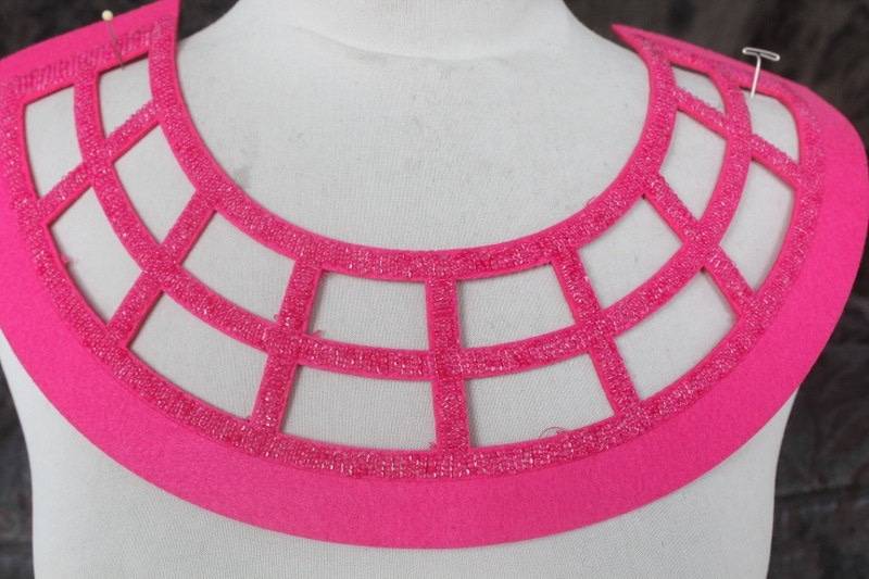 Nette Farbe Bestickt Und Perlen Applikation Rosa von CraftsWarehouseHub