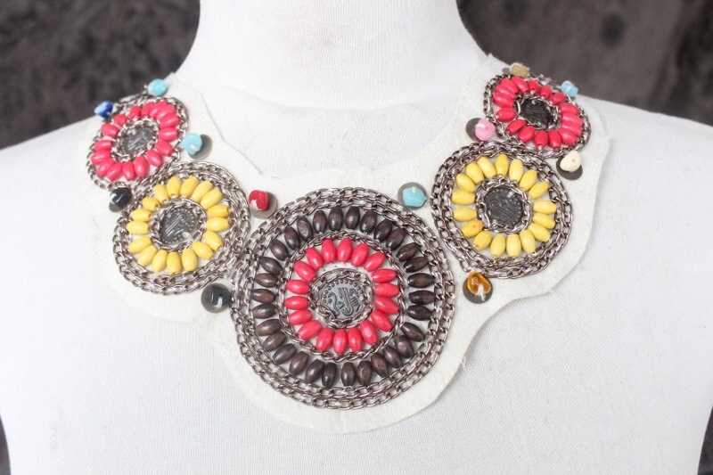 Nette Farbe Bestickt Und Perlen Applikation von CraftsWarehouseHub