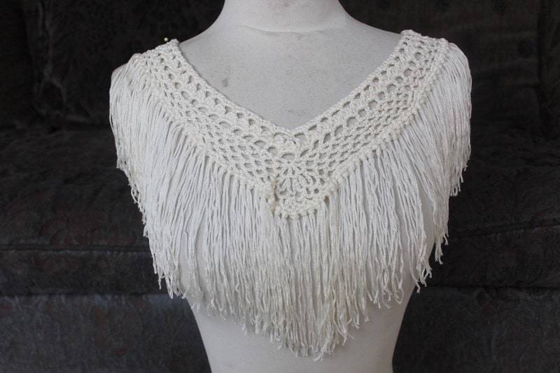 Nette Gehäkelte Applikation Weiße Farbe 17 cm Breit Am Hals 1 1/2 An Der Schulter 3 in Mitte von CraftsWarehouseHub