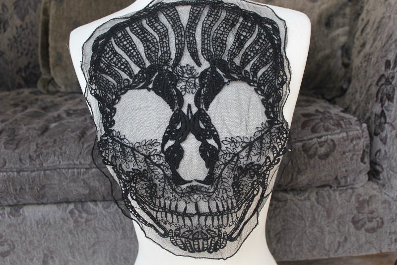 Nette Gestickte Totenkopf Applikation Schwarze Farbe 1 Stück 36 cm Lang 25 Breit Nette Gestickte Totenkopf Applikation Schwarze Farbe 1 Stück 36 cm Lang 25 Breit von CraftsWarehouseHub