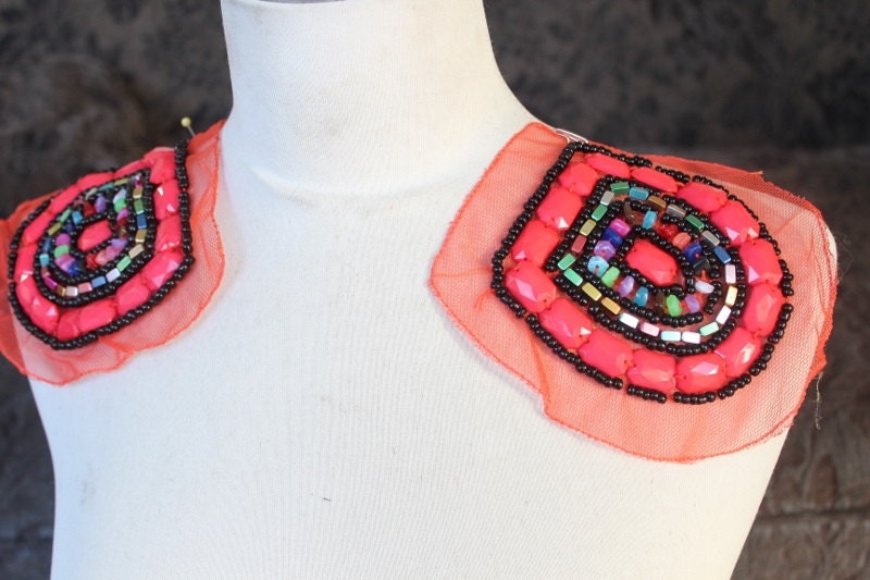 Niedlich Bestickt Und Perlen Applikation 1 Stück Angebot von CraftsWarehouseHub