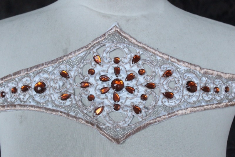 Niedlich Bestickt Und Perlen Applikation 1 Stück Angebot von CraftsWarehouseHub