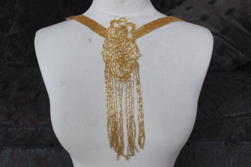 Niedlich Bestickt Und Perlen Applikation Gold Farbe 1 Stück Angebot von CraftsWarehouseHub