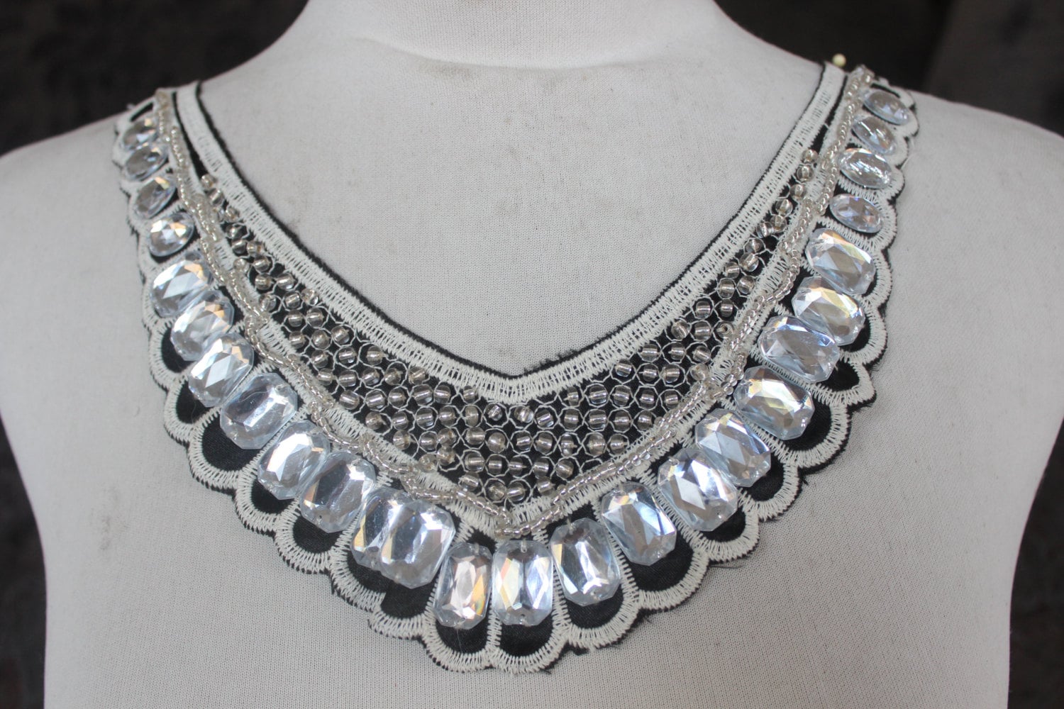 Niedlich Bestickt Und Perlen Applikation Mit Strass 1 Stück Angebot Niedlich Bestickt Und Perlen Applikation Mit Strass 1 Stück Angebot von CraftsWarehouseHub