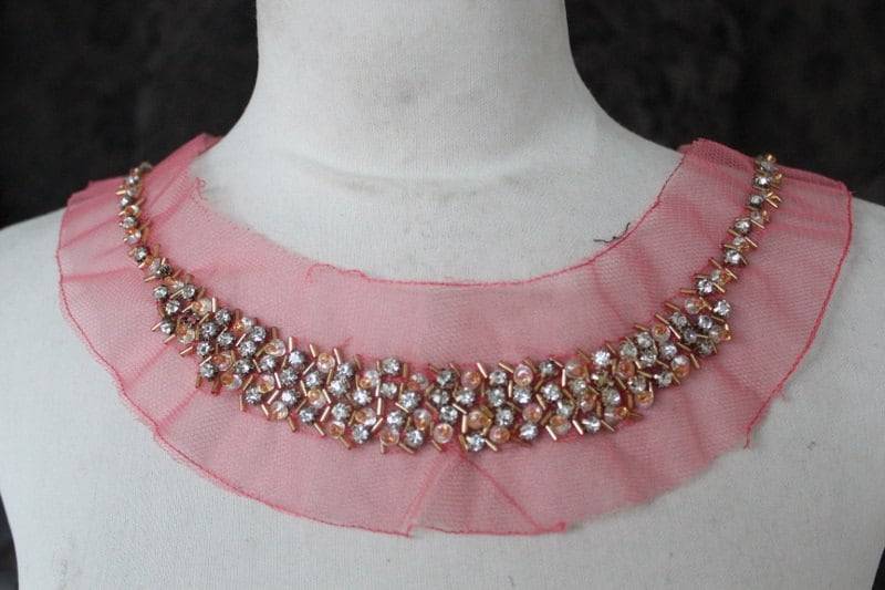 Niedlich Bestickt Und Perlen Applikation Mit Strass Niedlich Bestickt Und Perlen Applikation Mit Strass von CraftsWarehouseHub