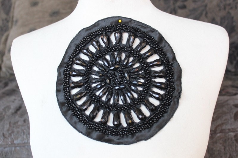 Niedlich Bestickt Und Perlen Applikation Schwarz Farbe 1 Stück Angebot von CraftsWarehouseHub