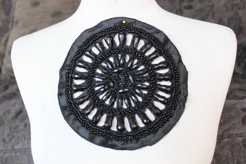 Niedlich Bestickt Und Perlen Applikation Schwarz Farbe 1 Stück Angebot von CraftsWarehouseHub