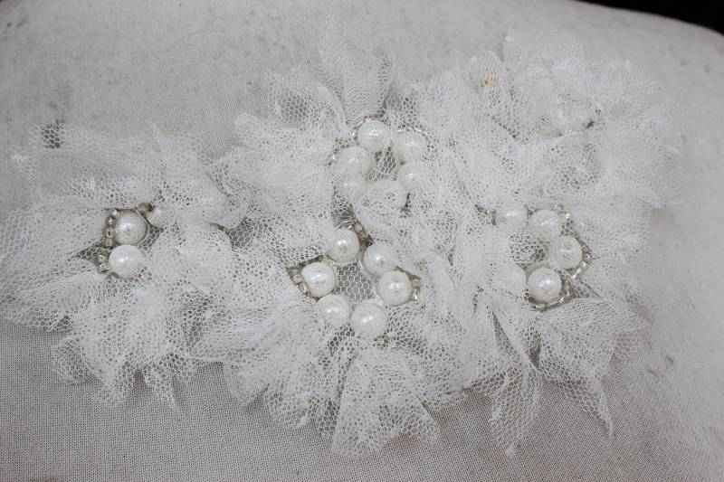 Niedlich Bestickt Und Perlen Blumeapplique von CraftsWarehouseHub