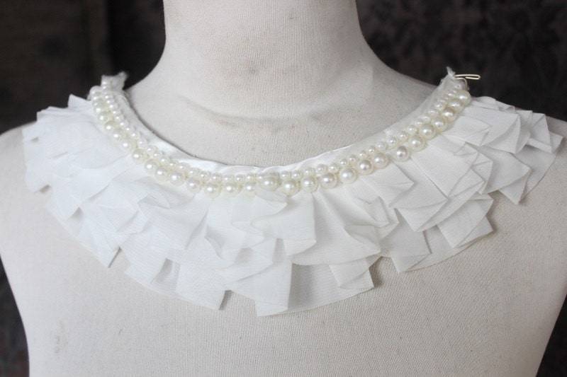 Niedlich Bestickt Und Perlen Chiffon Applikation Weiße Farbe Niedlich Bestickt Und Perlen Chiffon Applikation Weiße Farbe von CraftsWarehouseHub