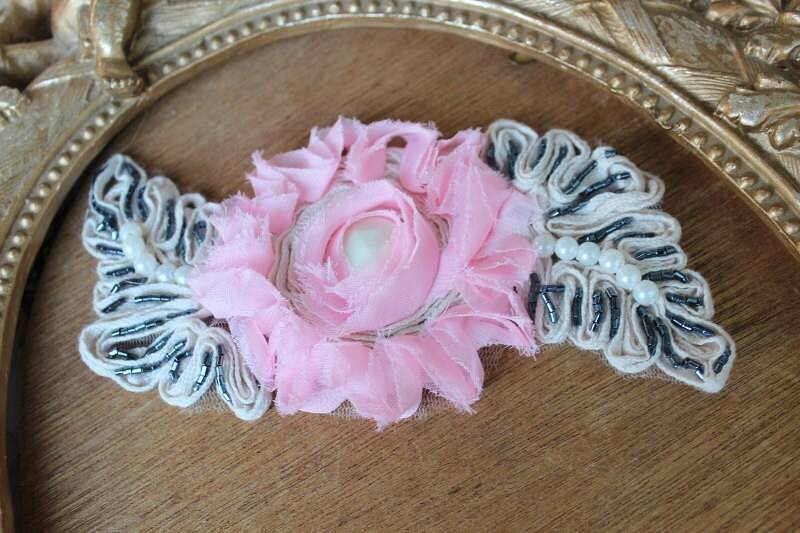Niedlich Bestickt Und Perlen Chiffon Blumen Applikation Rosa Farbe von CraftsWarehouseHub