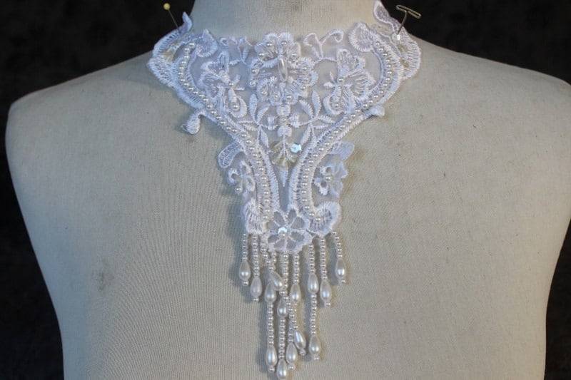 Niedlich Bestickt Und Perlen Organza Applikationen Weiße Farbe 1 Stück Angebot von CraftsWarehouseHub