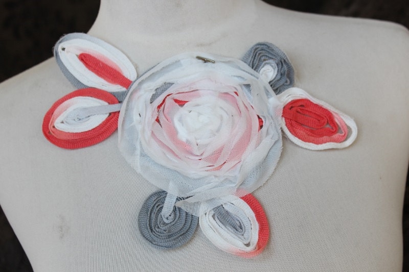 Niedliche Applikation Mit Chiffon Blumen 1 Stück Angebot von CraftsWarehouseHub