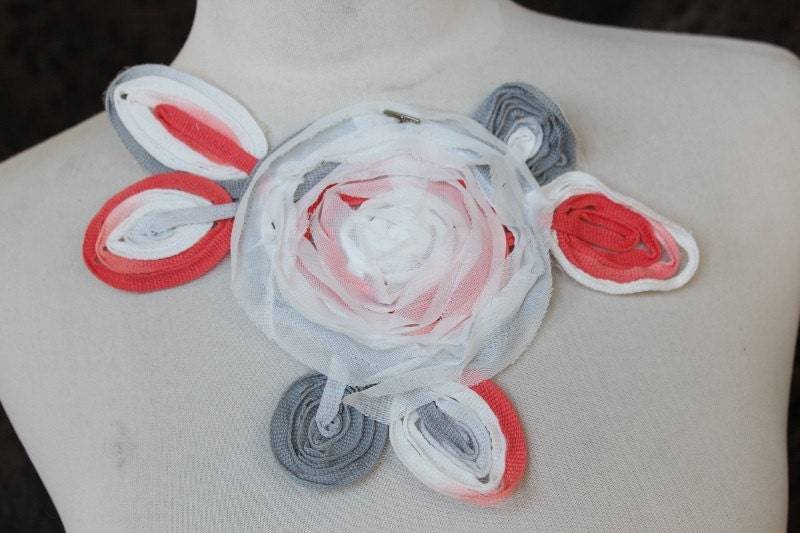 Niedliche Applikation Mit Chiffon Blumen 1 Stück Angebot von CraftsWarehouseHub