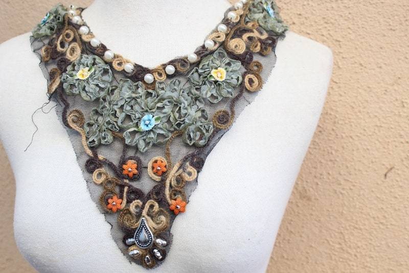 Niedliche Bestickt Und Perlen Blume Applique 1 Stücke Angebot Niedliche Bestickt Und Perlen Blume Applique 1 Stücke Angebot von CraftsWarehouseHub