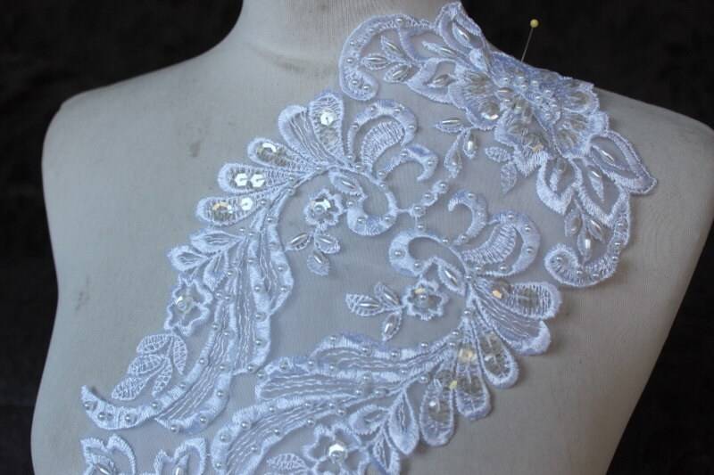 Niedliche Bestickte Und Perlenbesetzte Organza-Applikation in Weißer Farbe, 1 Stück von CraftsWarehouseHub